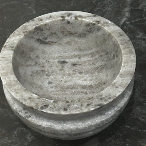NWT Solid Marble Mortar and Pestle Set Farmhouse Stone Smudge Bowl Spice Gringer - Picture 4 of 5